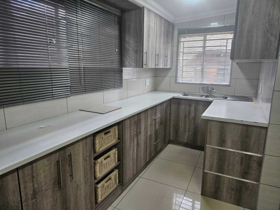 To Let 4 Bedroom Property for Rent in Verwoerdpark Northern Cape